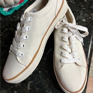 New TOMS Cream Canvas Lace-Up Sneakers